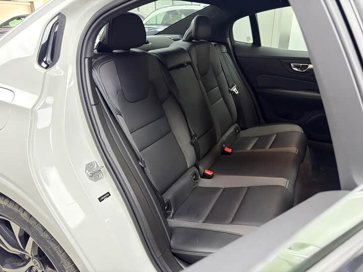 Volvo S60 2022 B 4 — фото 14