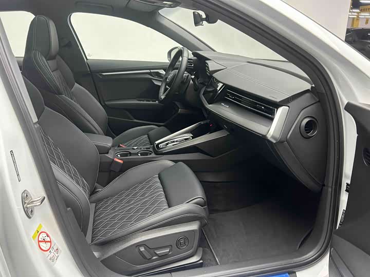 Audi A3 2025 Sportback 35 TFSI — фото 16