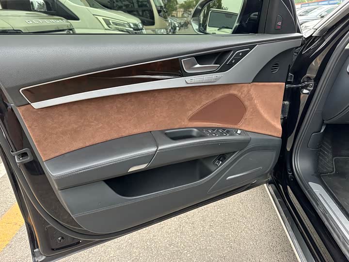 Audi A8 2014 A 8 L 6.3 FSI W 12 quattro Flagship — фото 8