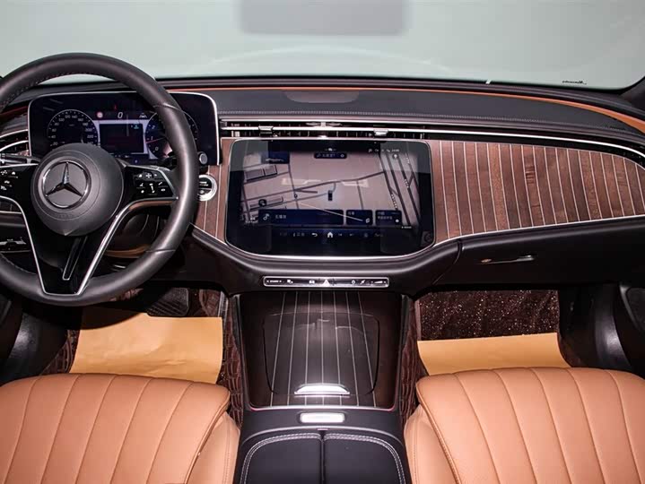 Mercedes-Benz E-Class 2024 E 300 L — фото 13