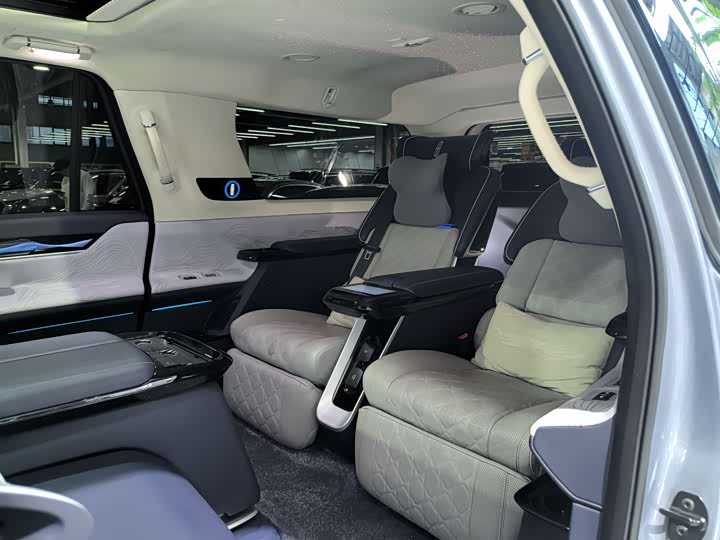 Lincoln Navigator — фото 15
