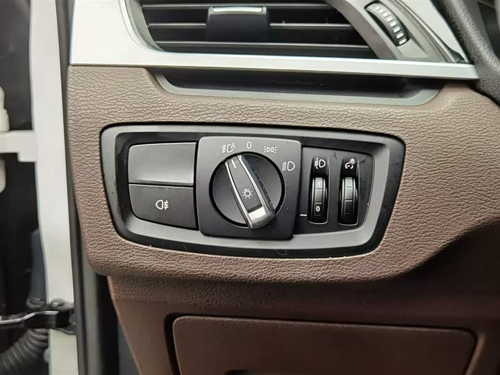 BMW X1 2022 s Drive 25 Li Leading — фото 21
