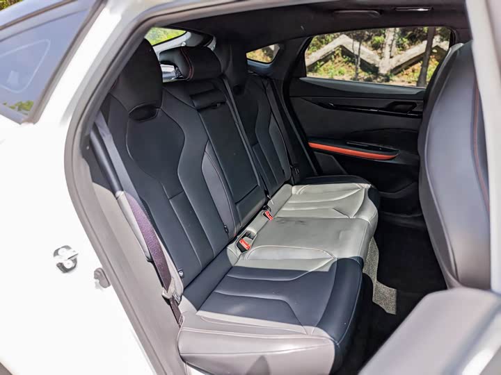 Changan UNI-V 2023 1.5 T Premium — фото 20