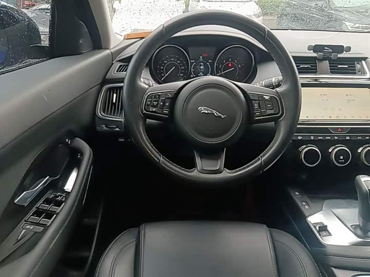 Jaguar E-PACE 2018 P 200 S VI — фото 11