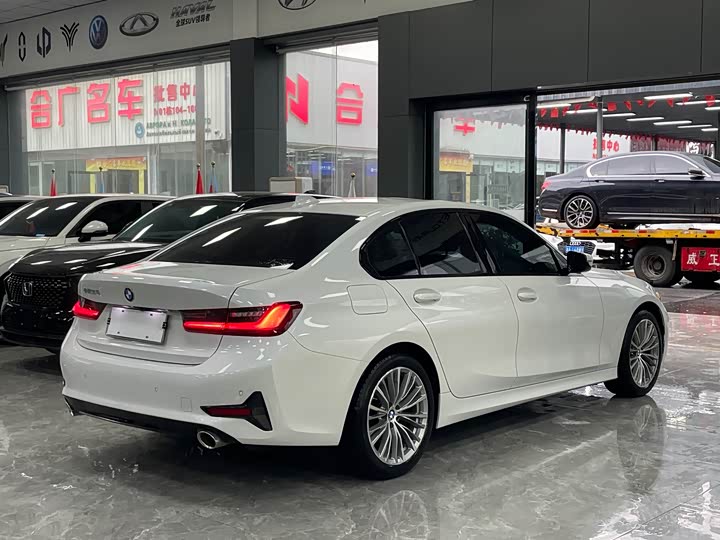 BMW 3-Series 2022 320i — фото 16