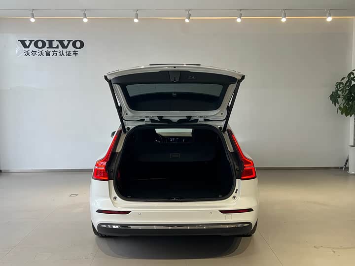 Volvo V60 2023 B 5 — фото 7