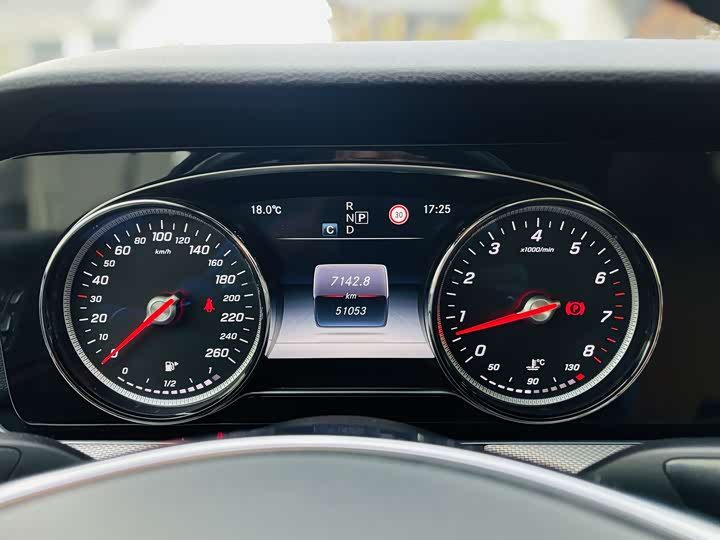 Mercedes-Benz E-Class 2017 E 300 Sport — фото 12