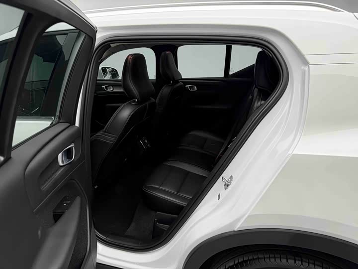 Volvo XC40 2022 T 4 WD — фото 18