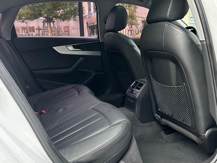 Audi A4L 2019 40 TFSI V — фото 15