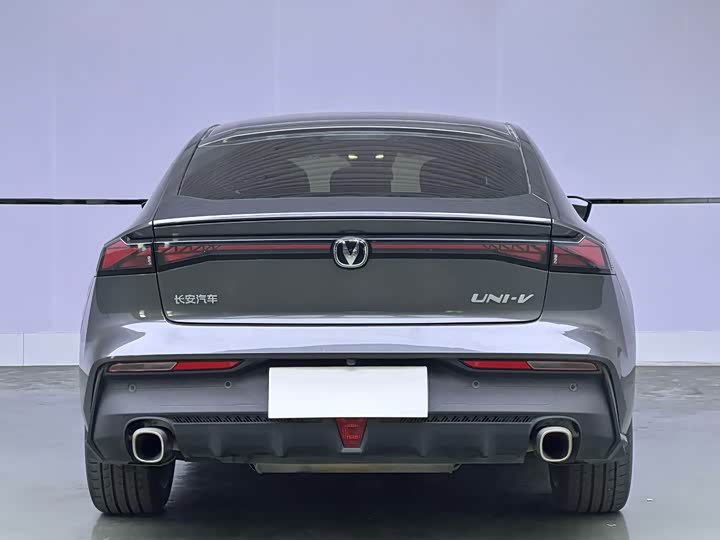 Changan UNI-V 2022 1.5 T Premium — фото 5