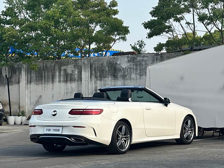 Mercedes-Benz E-Class 2018 E 200 4 MATIC — фото 4