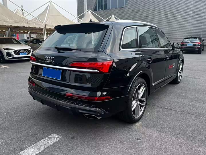 Audi Q7 2025 55 TFSI quattro S line Sport — фото 5