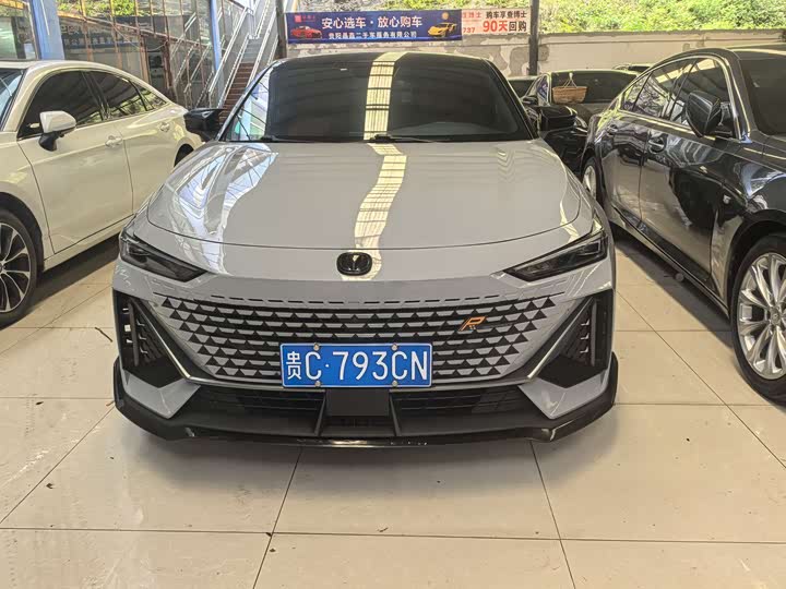 Changan UNI-V 2022 1.5 T Premium — фото 2