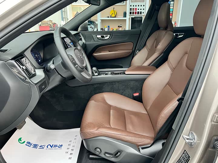 Volvo XC60 2023 B 5 4 WD — фото 17