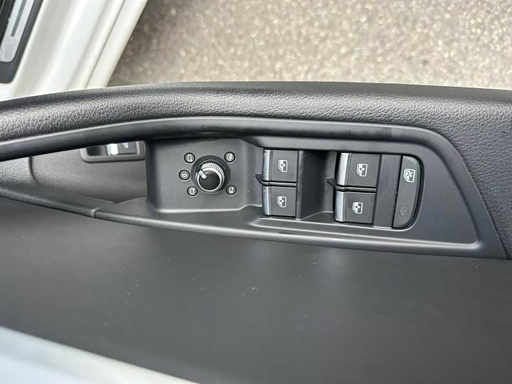 Audi A4L 2019 40 TFSI V — фото 10