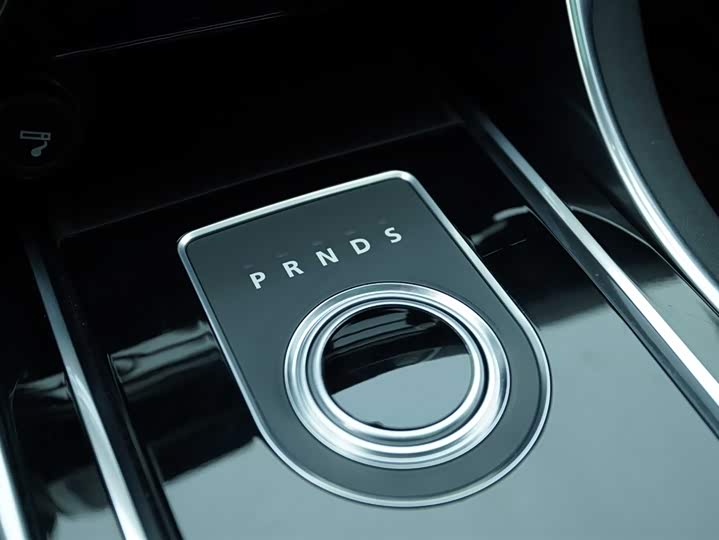 Jaguar XE 2015 2.0 T 240 PS R-Sport — фото 9
