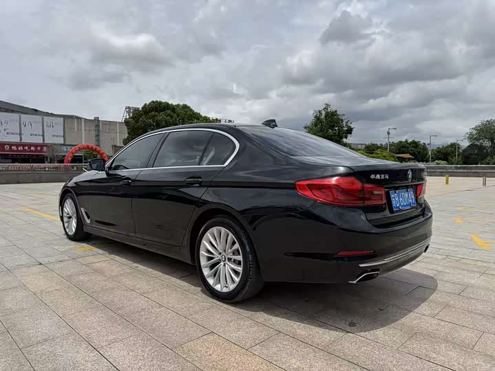 BMW 5-Series 2019 530 Li Leading — фото 6