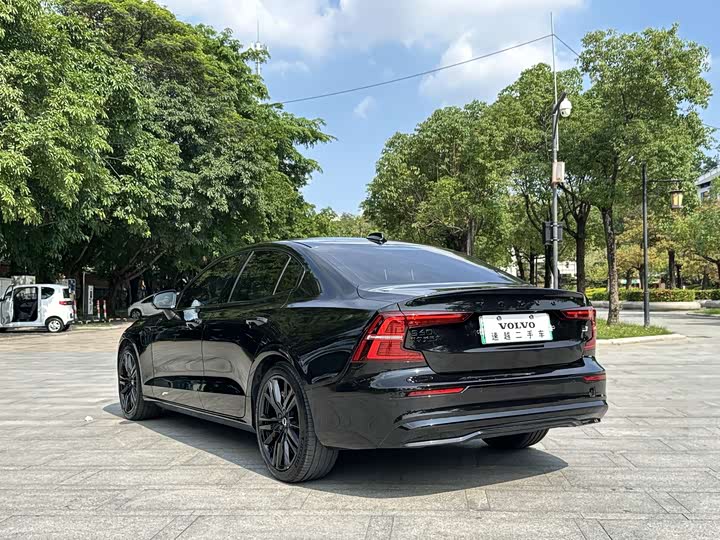 Volvo S 60 Hybrid 2024 T 8 4 WD — фото 16