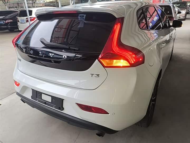 Volvo V40 2019 T 3 — фото 7