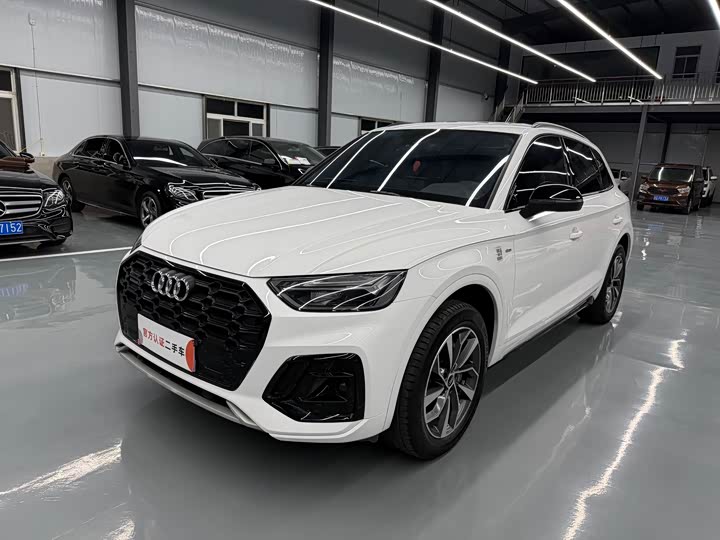 Audi Q5L 2023 40 T — фото 1