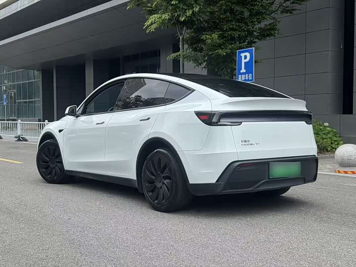 Tesla Model Y 2025 — фото 15
