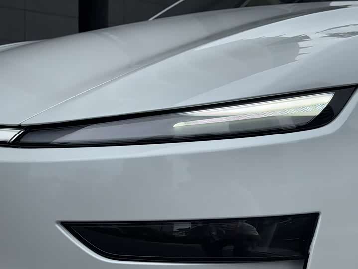 Tesla Model Y 2025 — фото 14