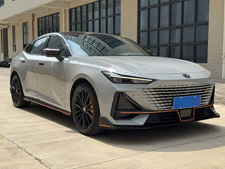Changan UNI-V 2022 1.5 T — фото 3