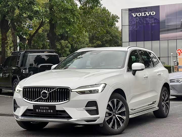 Volvo XC60 2024 B 5 4 WD — фото 1