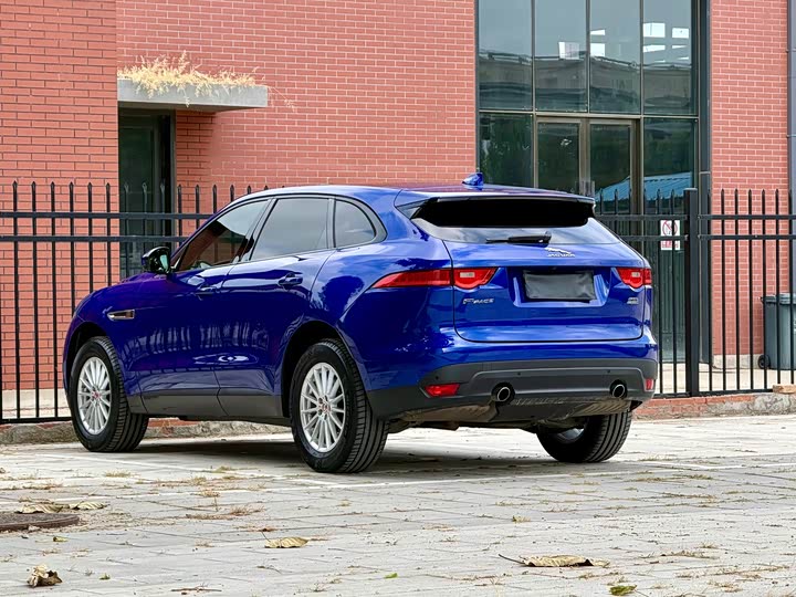 Jaguar F-PACE 2018 2.0 T 4 WD — фото 7