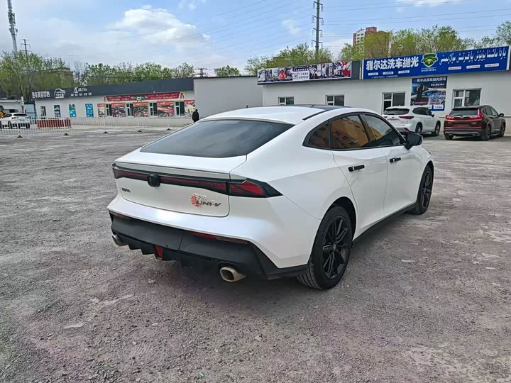 Changan UNI-V 2024 1.5 T — фото 9