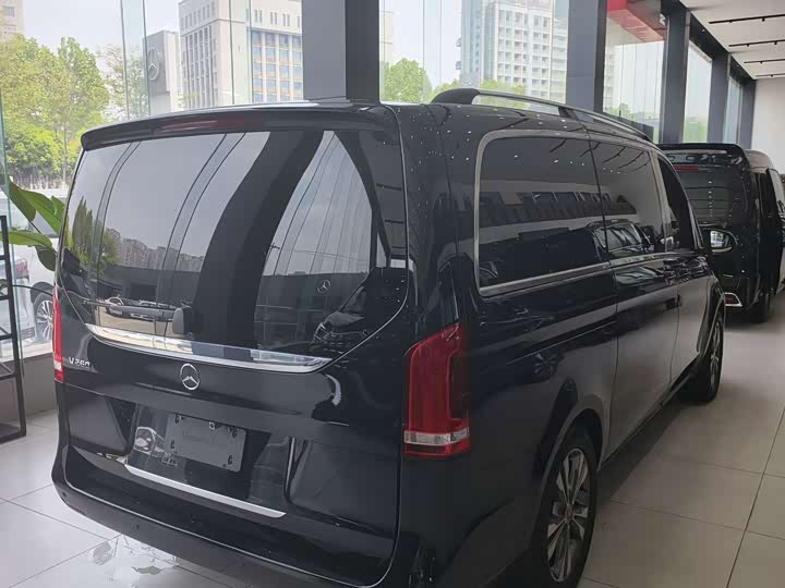 Mercedes-Benz V-Class 2018 V 260 VI — фото 10