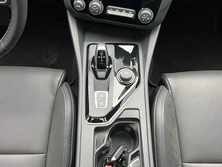 Lynk & Co 03 2021 1.5 T PHEV Pro — фото 13