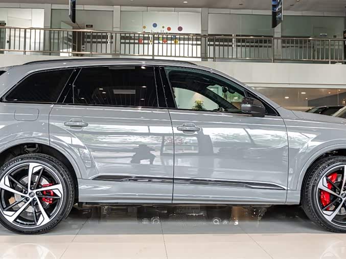 Audi SQ7 2024 4.0 TFSI — фото 4