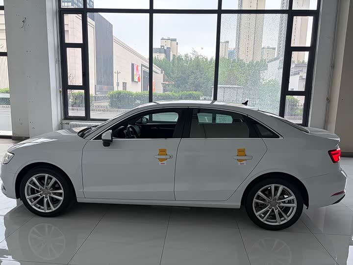 Audi A3 2019 Limousine 35 TFSI V — фото 5