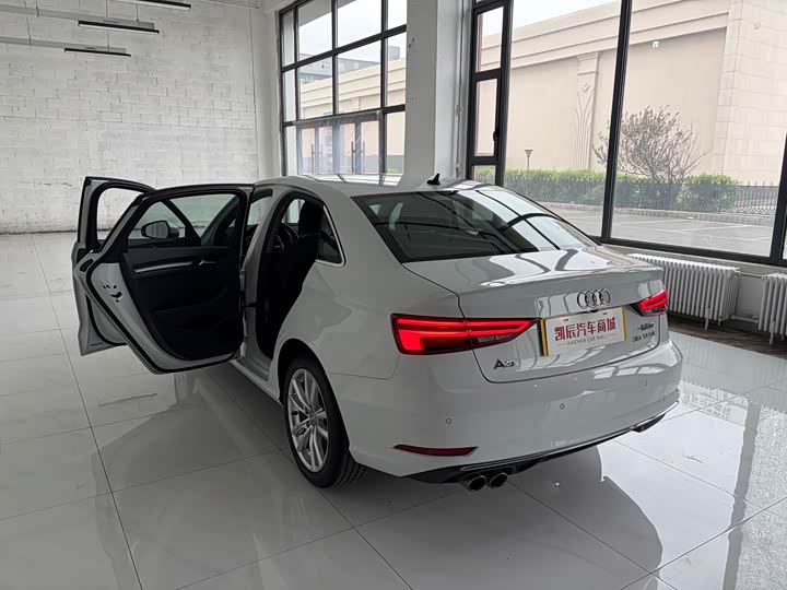 Audi A3 2019 Limousine 35 TFSI V — фото 9