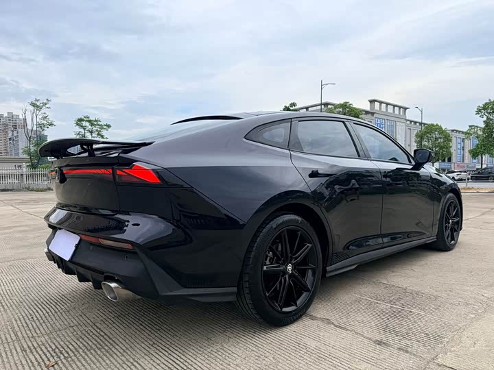 Changan UNI-V 2023 1.5 T Premium — фото 5