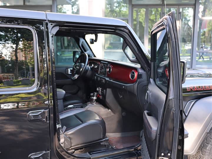 Jeep Wrangler — фото 20