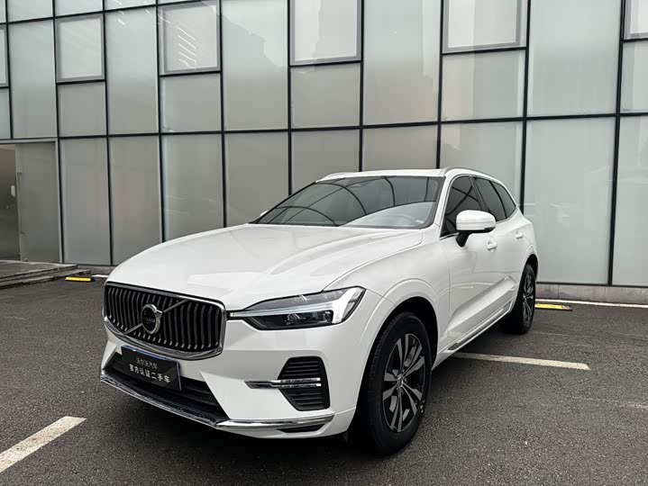 Volvo XC60 2025 B 5 4 WD — фото 1