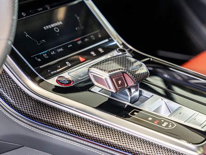 Audi SQ7 2024 4.0 TFSI — фото 16