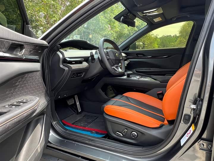 Changan UNI-V 2024 1.5 T Premium — фото 9