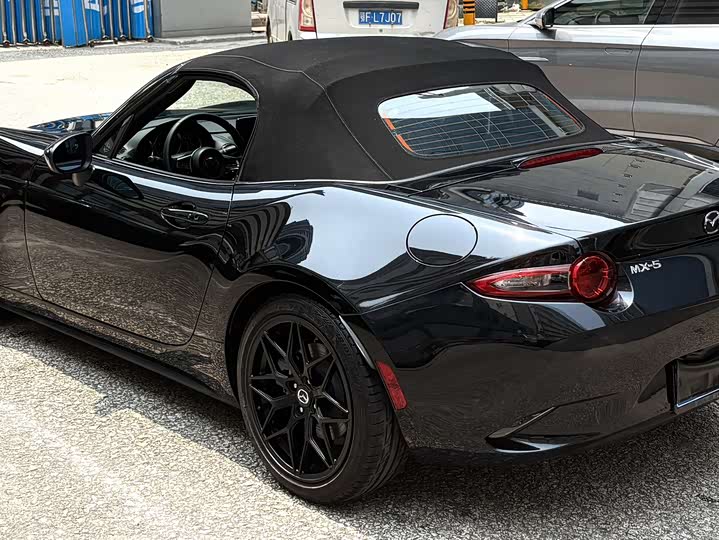 Mazda MX-5 2023 2.0 L — фото 9