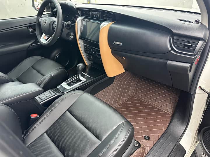 Toyota Fortuner 2017 2.7 L — фото 13