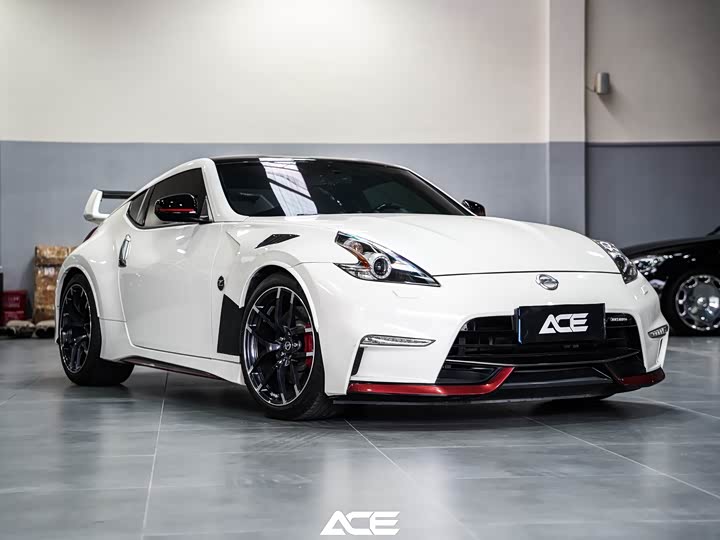 Nissan 370 2015 3.7 L NISMO — фото 1