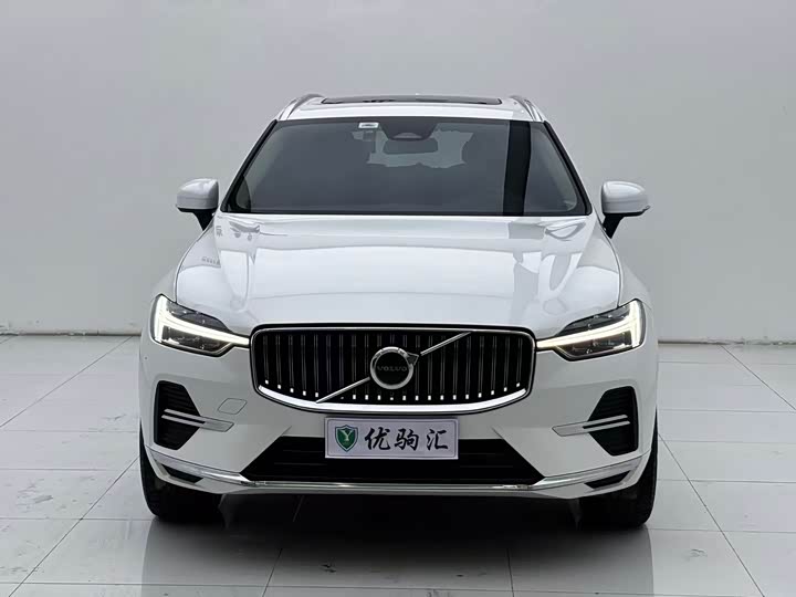 Volvo XC60 2022 B 5 4 WD — фото 3