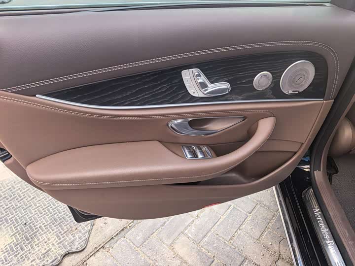 Mercedes-Benz E-Class 2023 E 300 L Luxury — фото 12