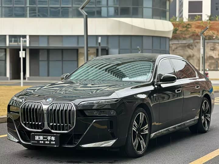 BMW 7-Series 2023 740 Li Leading — фото 3