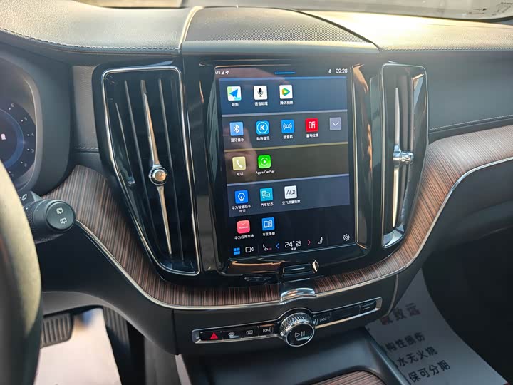 Volvo XC60 2022 B 5 4 WD — фото 16