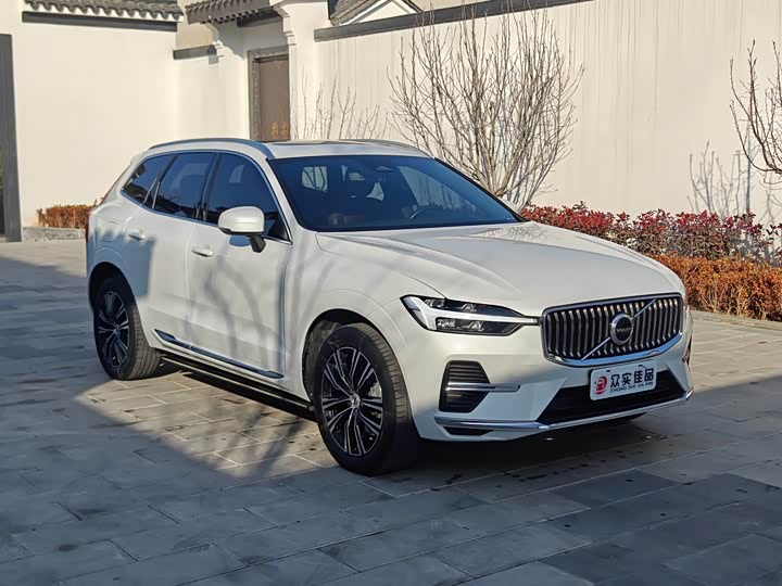 Volvo XC60 2022 B 5 4 WD — фото 3