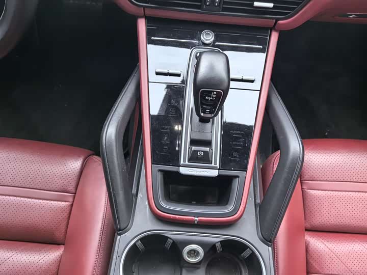 Porsche Cayenne 2018 Cayenne 3.0 T — фото 17