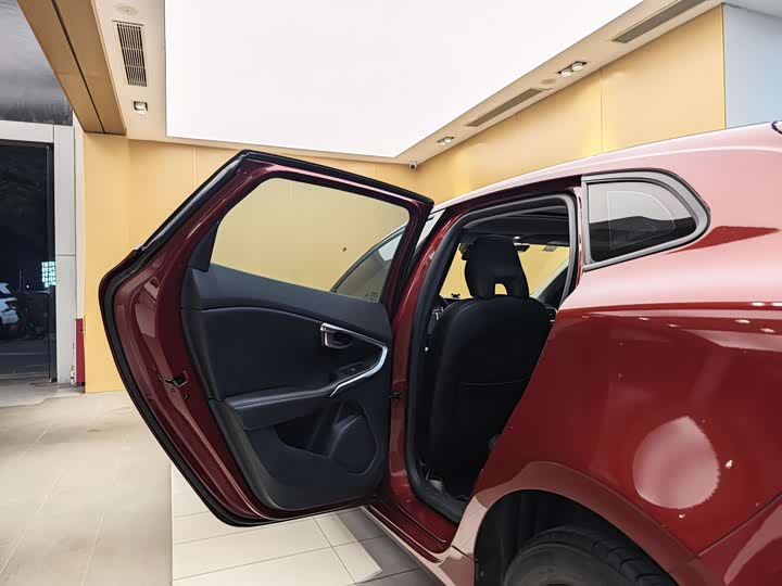 Volvo V40 2018 T 3 — фото 20